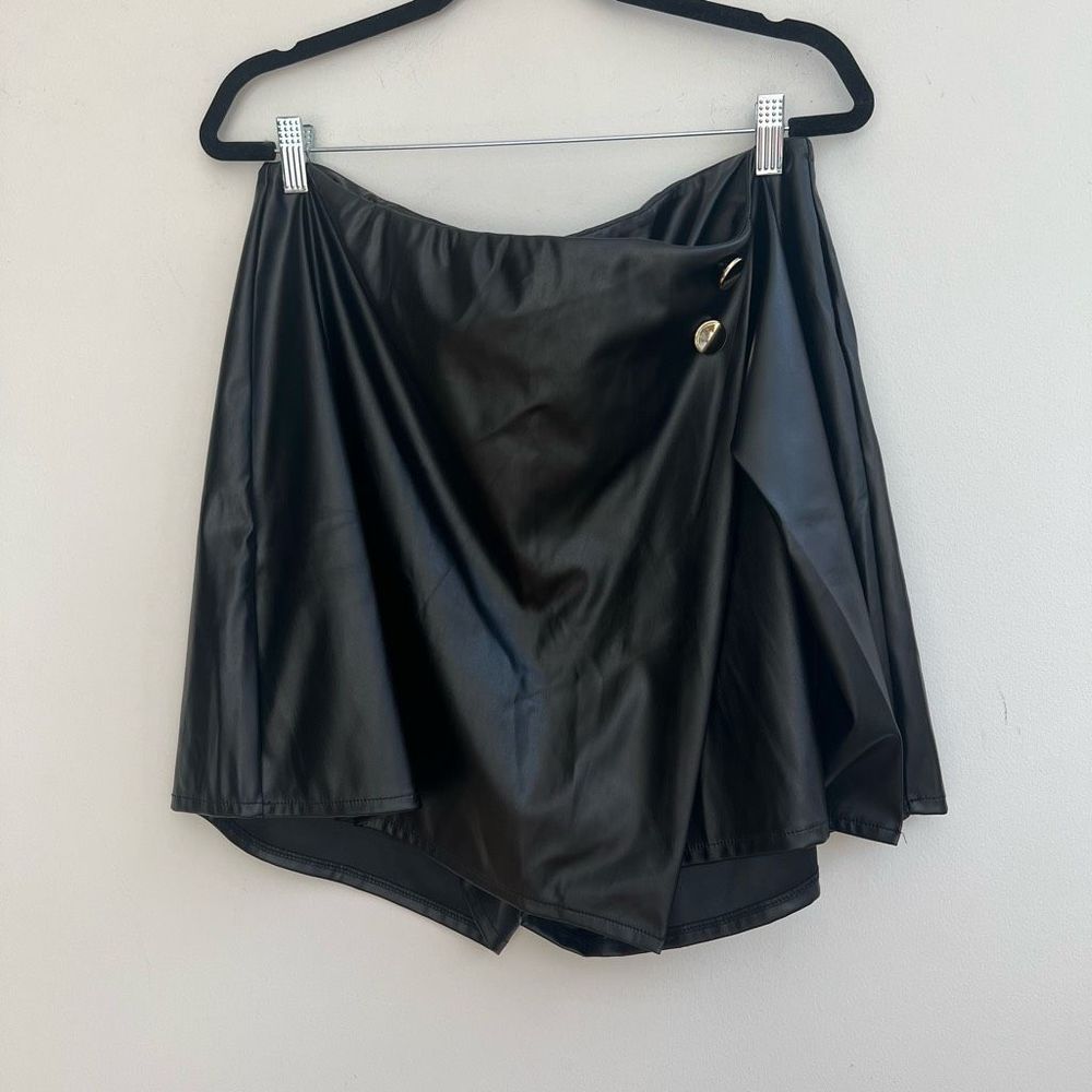 Julia by Love J Women's Wrap Style Leather Skirt Skort In Black Size 2X NWT